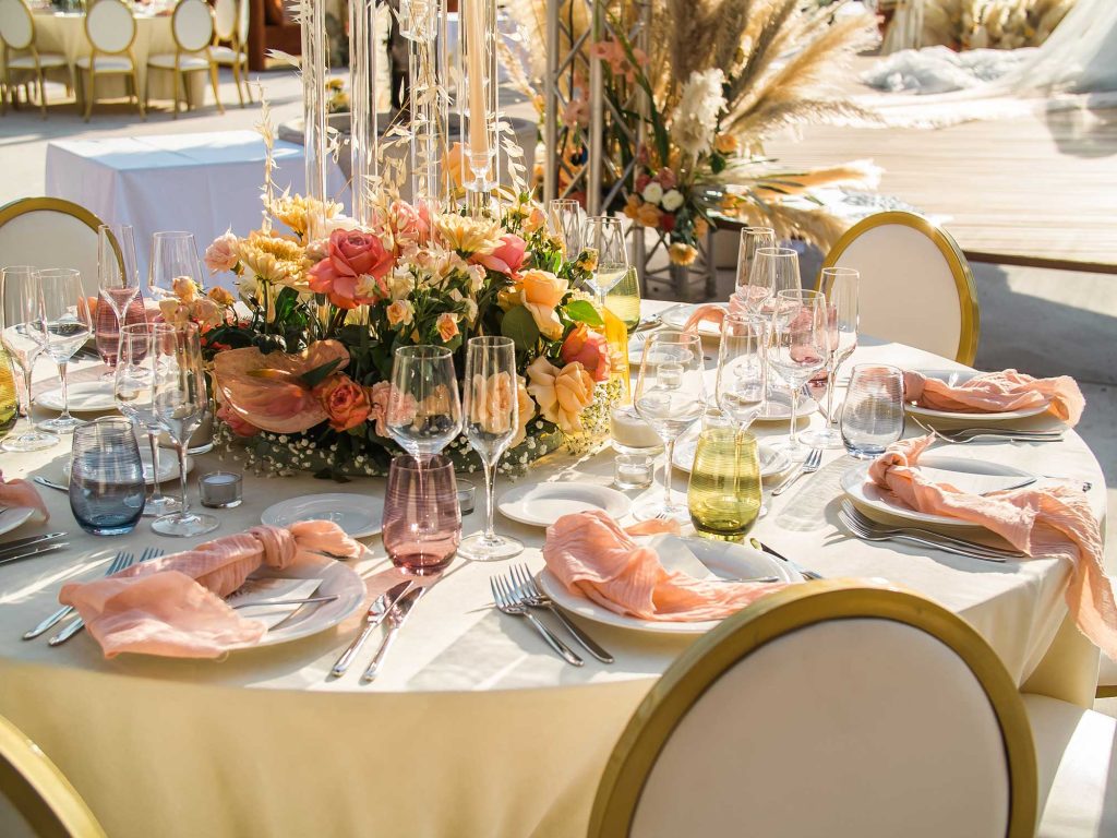 wedding-banquet-concept-chairs-and-round-table